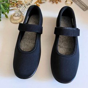 Ortho Feet Springfield Stretch - Women’s black shoes preloved Size: 8.5 wide.